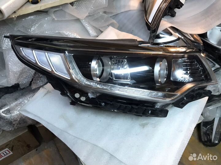 Фара правая Kia Optima 4 JF галоген