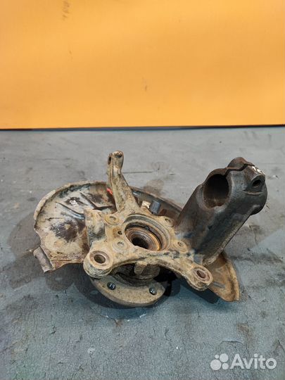 Кулак поворотный передний Volkswagen Tiguan 5N1