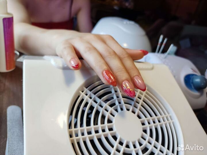 Модель на маникюр