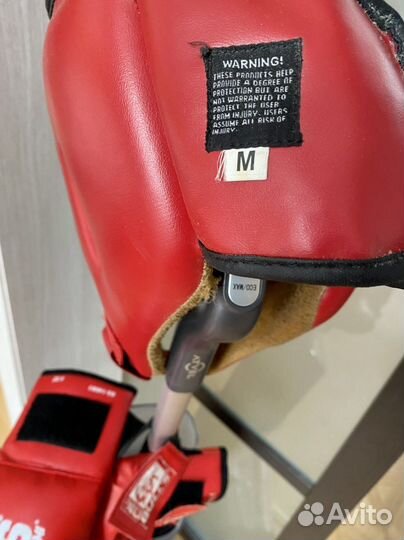 Боксерский шлем с перчатками