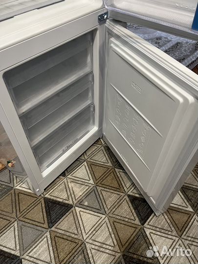 Холодильник indesit