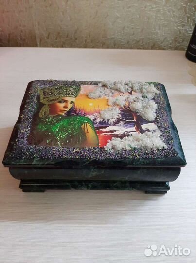 Шкатулка малахитовая