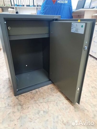 Сейф металлический