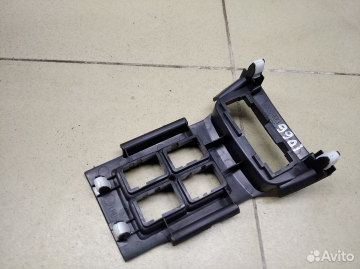 Накладка (кузов внутри) Fortuner 2015