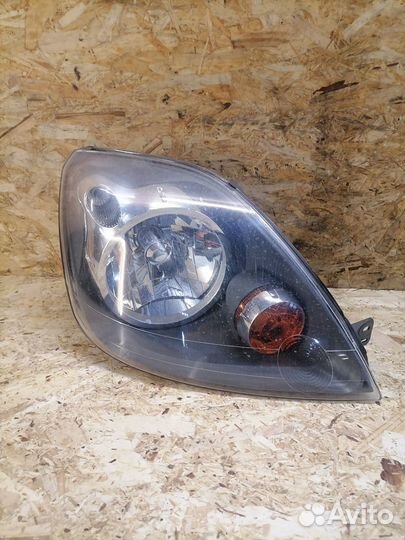 Фара правая галоген Ford Fiesta MK5 1.6