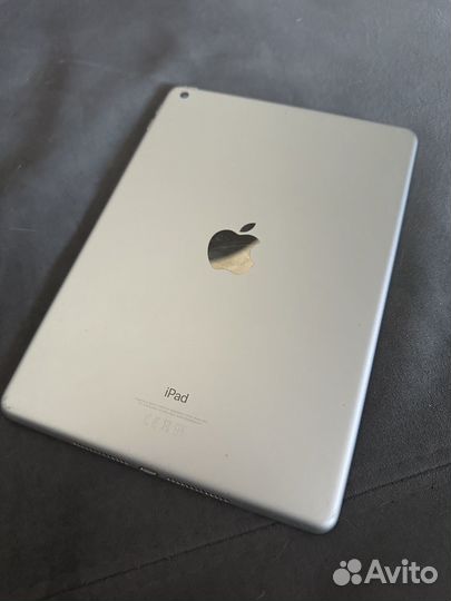 Apple iPad (5-е поколение) Wi-Fi 32 GB