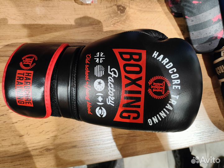 Боксерские перчатки hardcore training
