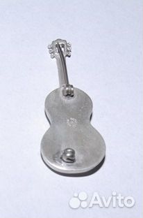 Акустическая гитара. Брошь (значок). 1950-е