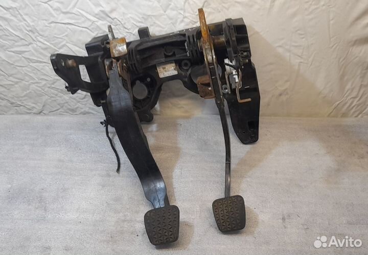 Педальный узел Opel Astra J универсал A16XER 2011