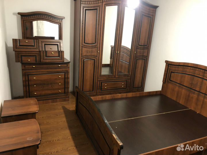 Спальный гарнитур бу