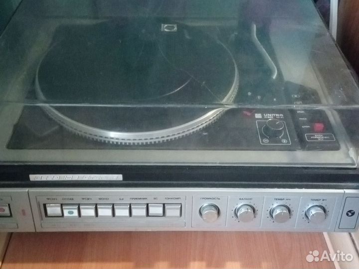 Проигрыватель винила + 70 пластинок