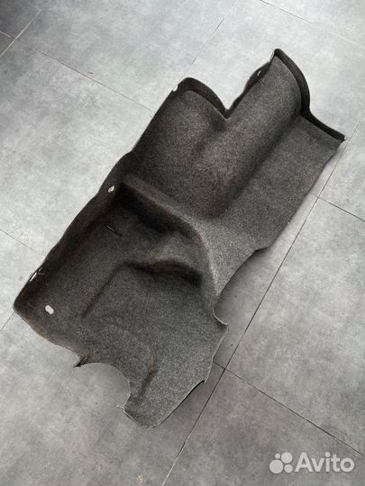 Обшивка багажника правая audi a6/100 c4