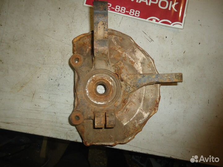 Кулак поворотный передний правый