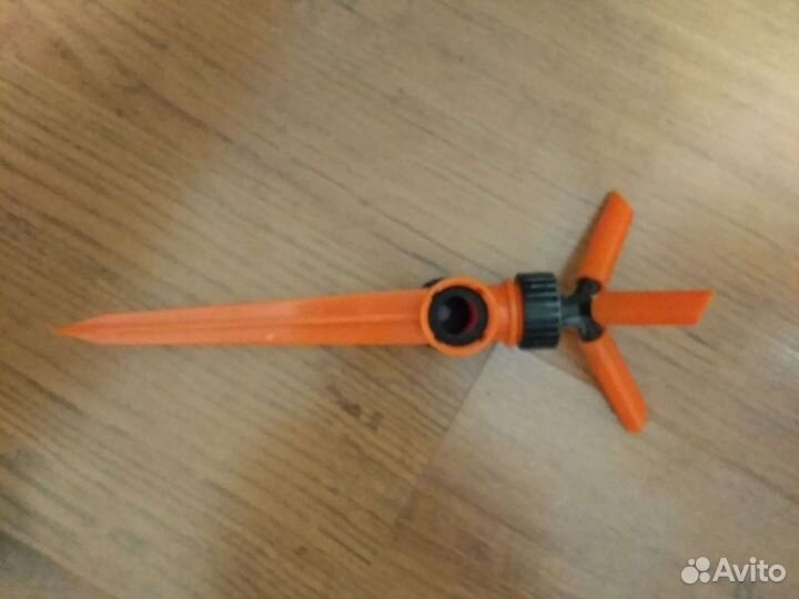 Дождеватель и пистолет поливочный