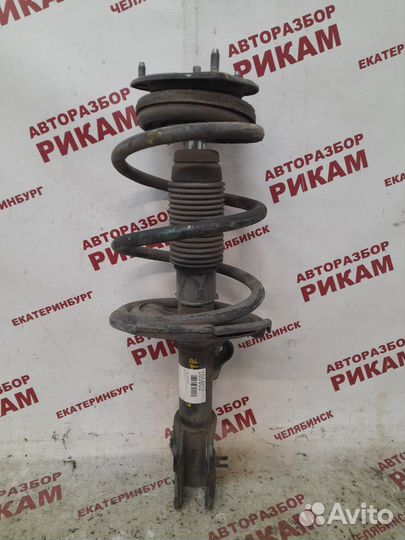 Стойка передняя правая Hyundai H1 TQ G4KG 2014