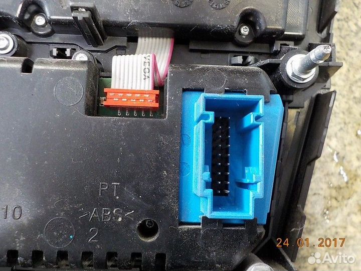 Панель управления радиоприемником и кондиционером