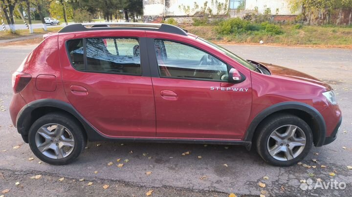 Renault Sandero Stepway 1.6 AT, 2019, 90 222 км