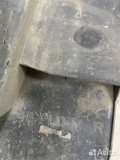 Задний (R) брызговик Toyota LC Prado 150 (17-24 г)