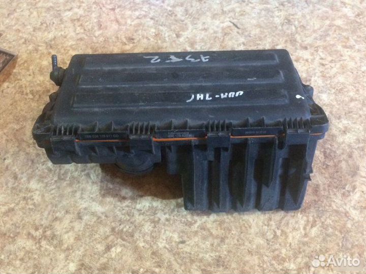 Корпус воздушного фильтра Audi