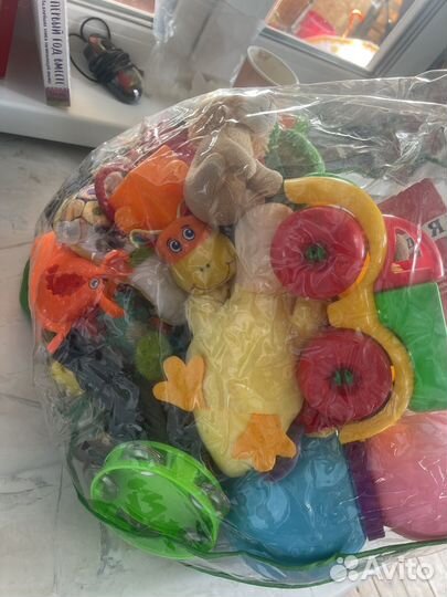 Детские игрушки пакетом и книжки