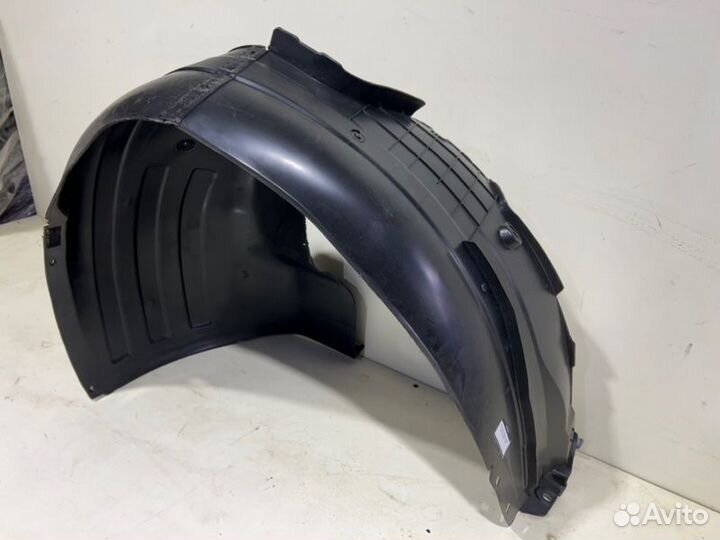 Подкрылок передний левый