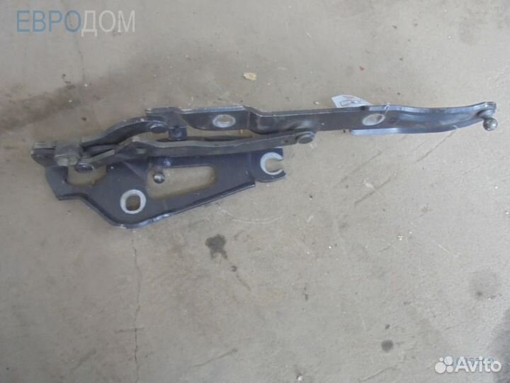 Петля багажника левая