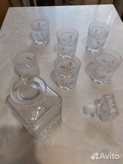 Графин со стаканами