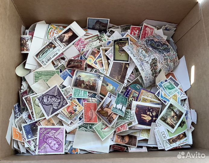 1 Килограмм почтовых марок (15000-20000 тысяч шт.)