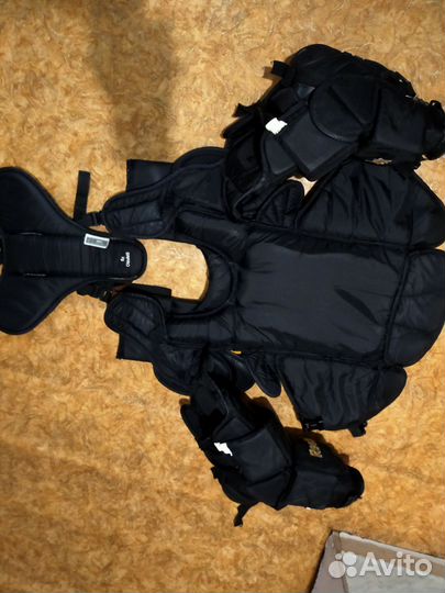 Вратарский нагрудник