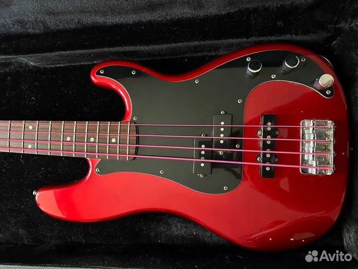 Бас гитара squier