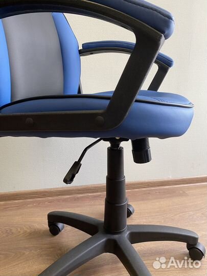 Компьютерное кресло. Гарантия 1 год