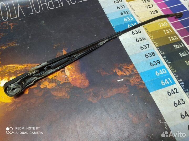 Поводок стеклоочистителя передний левый Renault