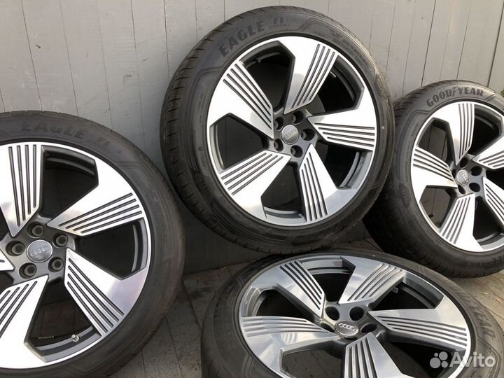 Оригинальные колеса Audi E-Tron R21