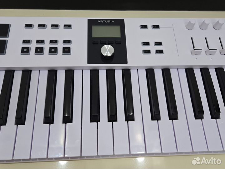 Midi клавиатура Arturia KeyLab Essential 61 MK3