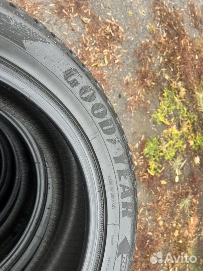 Goodyear UltraGrip 235/50 R18