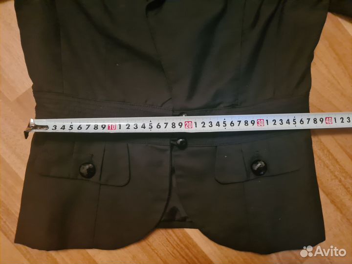 Пиджак черный укороченный приталенный