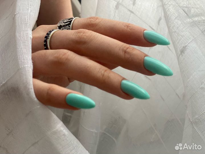 Модель на маникюр+ гель-лак