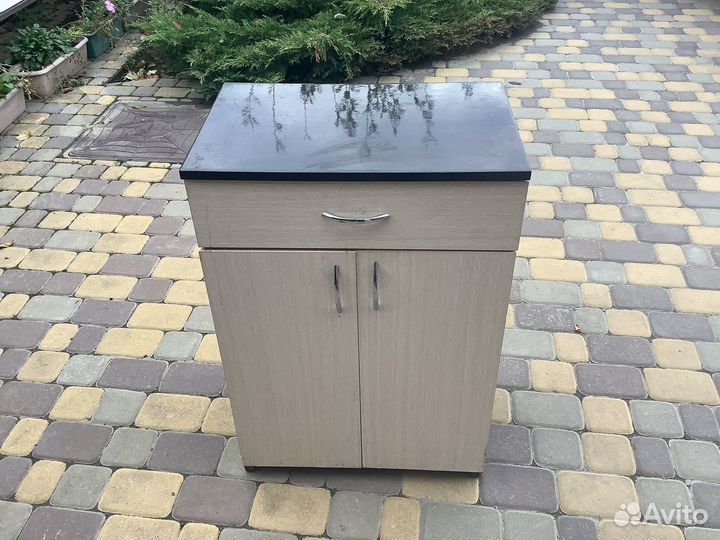 Тумбочка