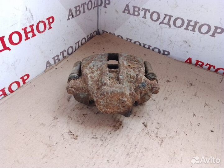 Суппорт тормозной передний правый Volkswagen Caddy