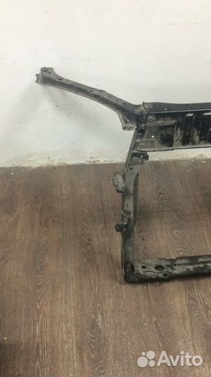 Рамка радиатора передняя Toyota Noah AZR60