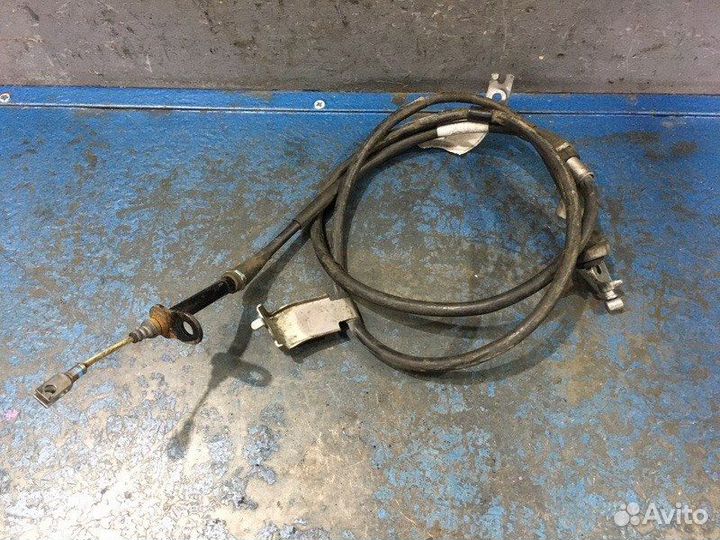 Трос ручника правый Nissan Teana L33