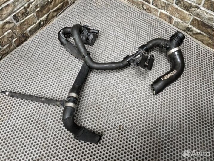 Патрубок системы охлаждения Mercedes-Benz