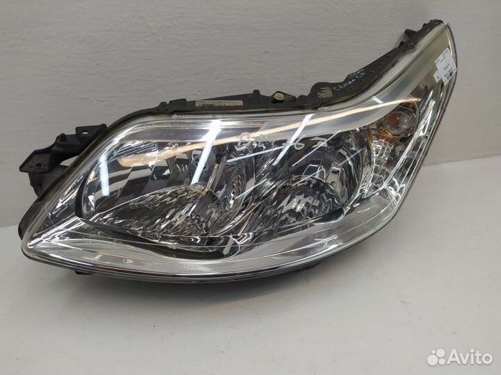 Б/У Фара левая Европа. Дефект крепления