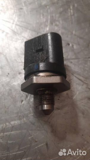 Клапан тнвд Volkswagen Passat B6 2006 261545025
