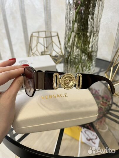 Солнцезащитные очки женские брендовые