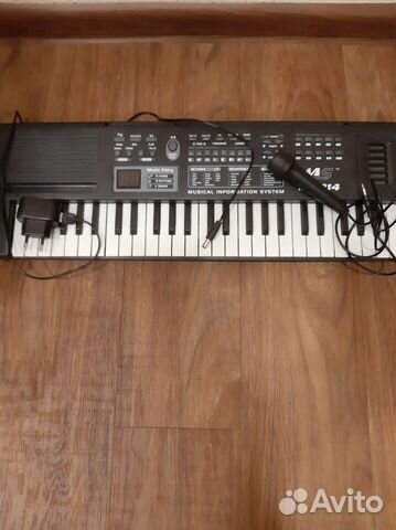 Игрушечный синтезатор