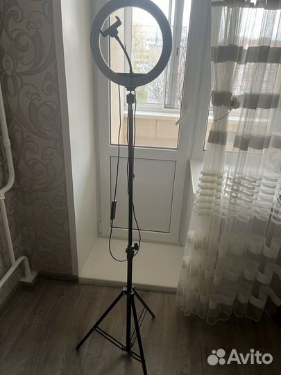 Кольцевая лампа со штативом