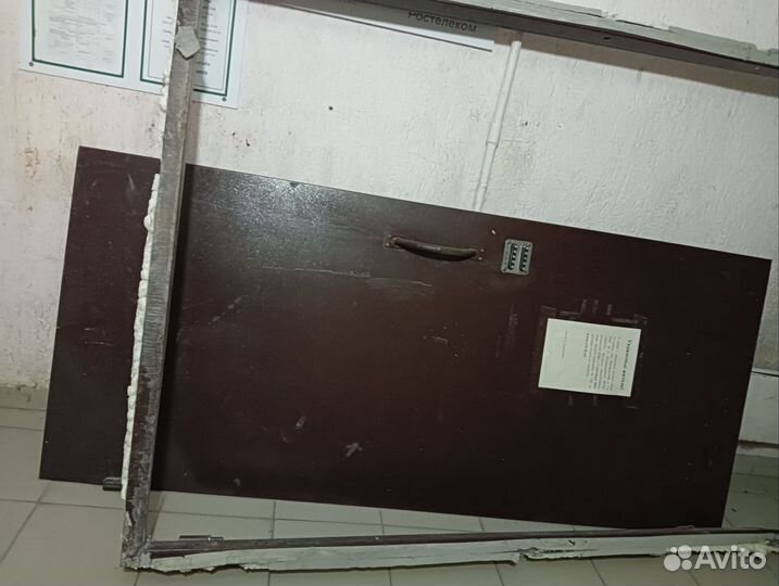 Входная дверь двустворчатая в подъезд