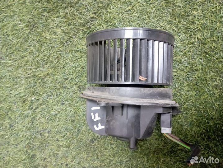 Моторчик отопителя Ford Focus 1 хетчбек 5дв. 1.4