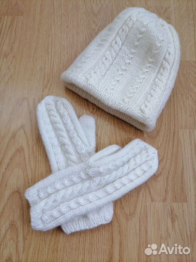 Шапочка женская вязаная и рукавички